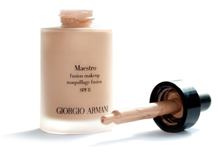 Giorgio Armani Maestro тональный крем.